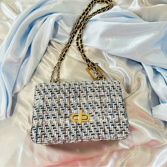 Chic Tweed Shoulder Bag with Gold Chain - Picture 8 of 12
